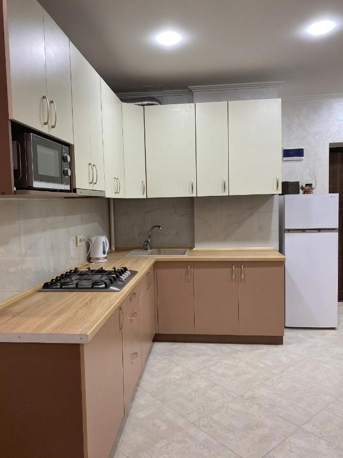 Apartment In Khmelnytsky Street Лвив Екстериор снимка