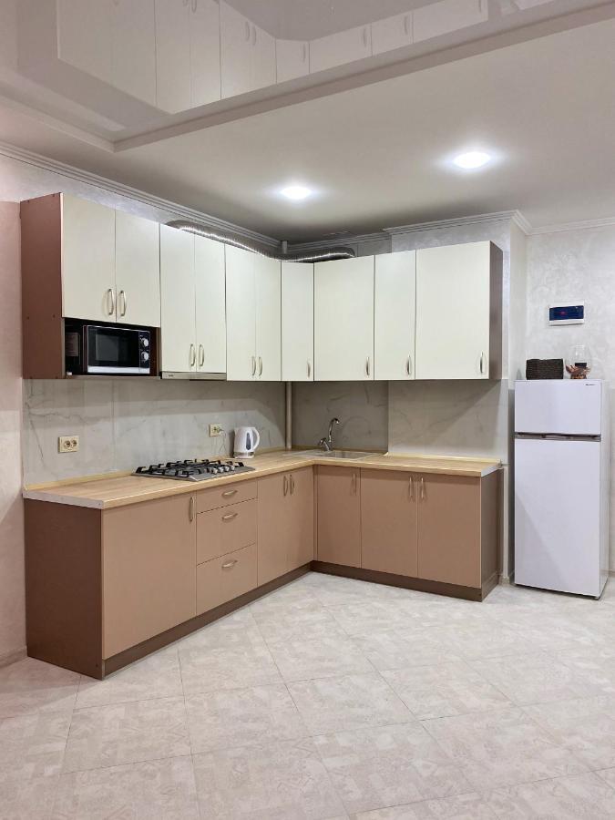 Apartment In Khmelnytsky Street Лвив Екстериор снимка