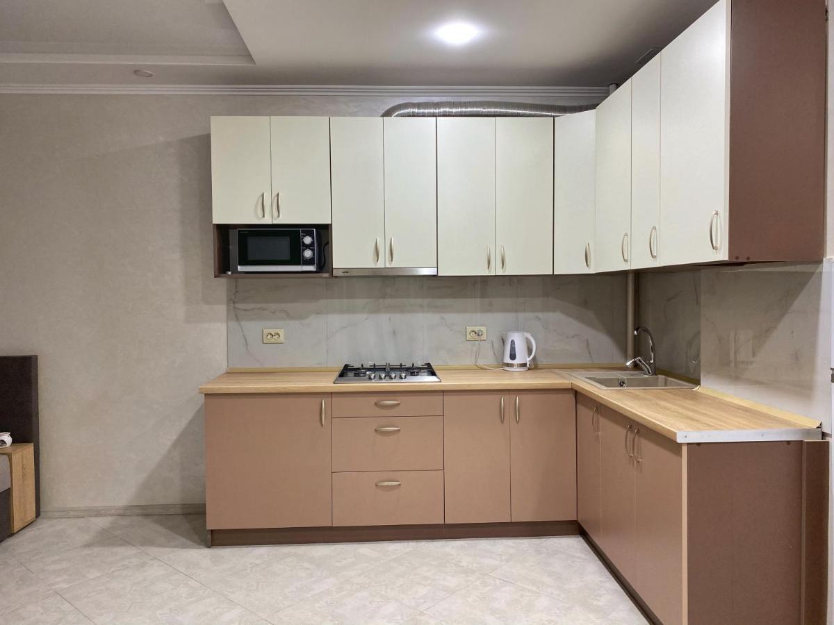 Apartment In Khmelnytsky Street Лвив Екстериор снимка