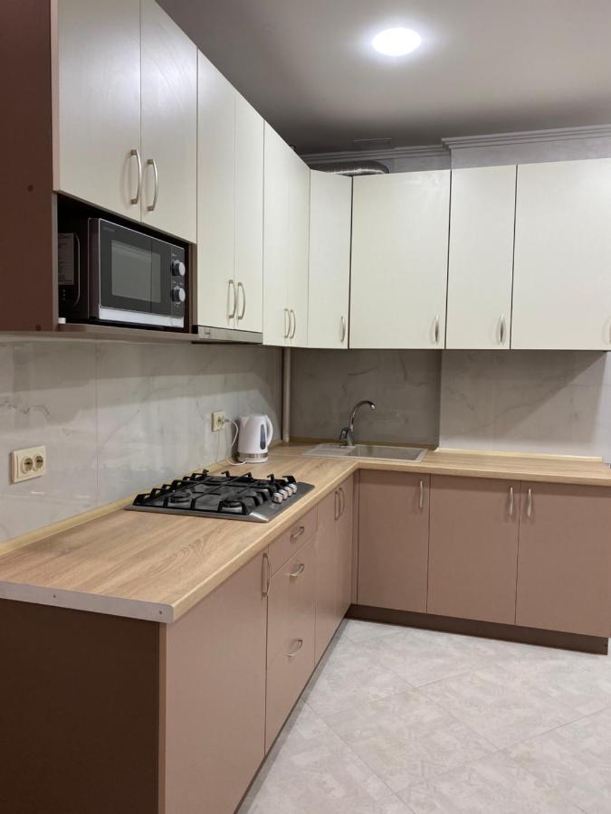 Apartment In Khmelnytsky Street Лвив Екстериор снимка
