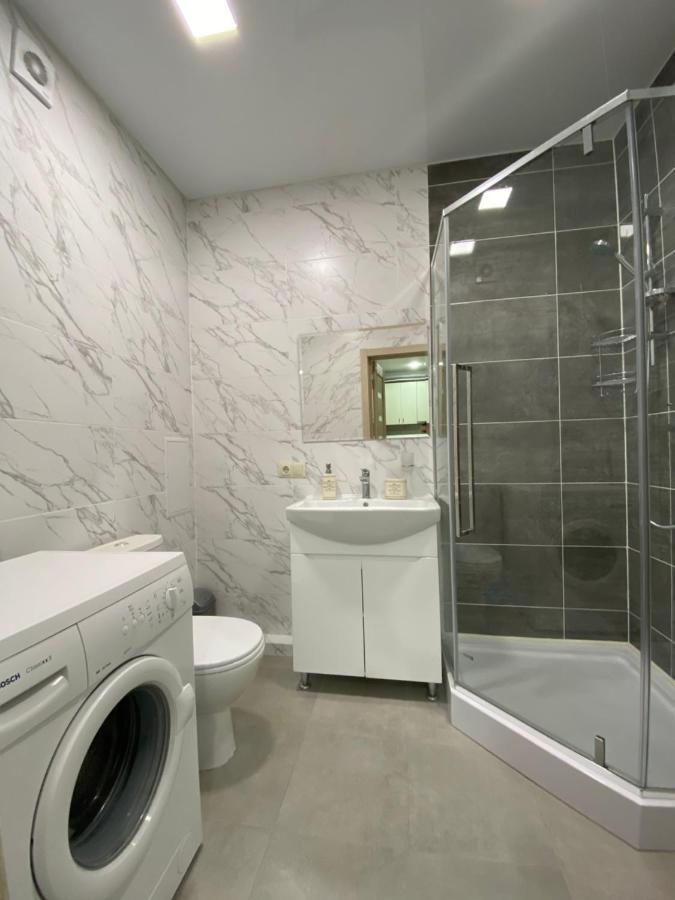 Apartment In Khmelnytsky Street Лвив Екстериор снимка