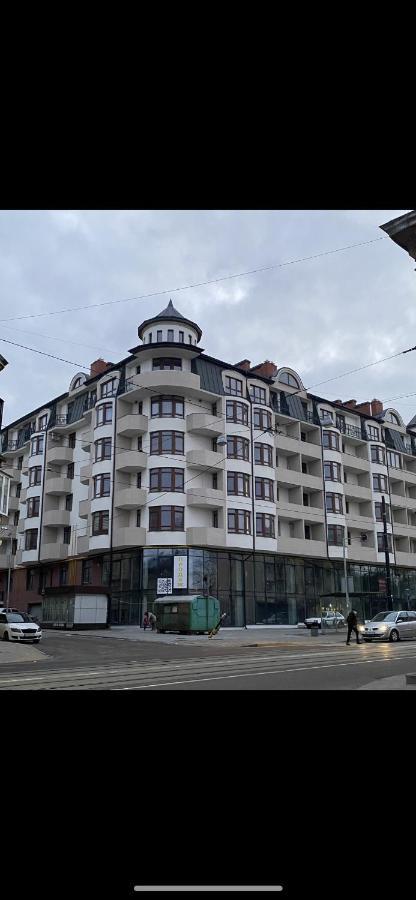 Apartment In Khmelnytsky Street Лвив Екстериор снимка