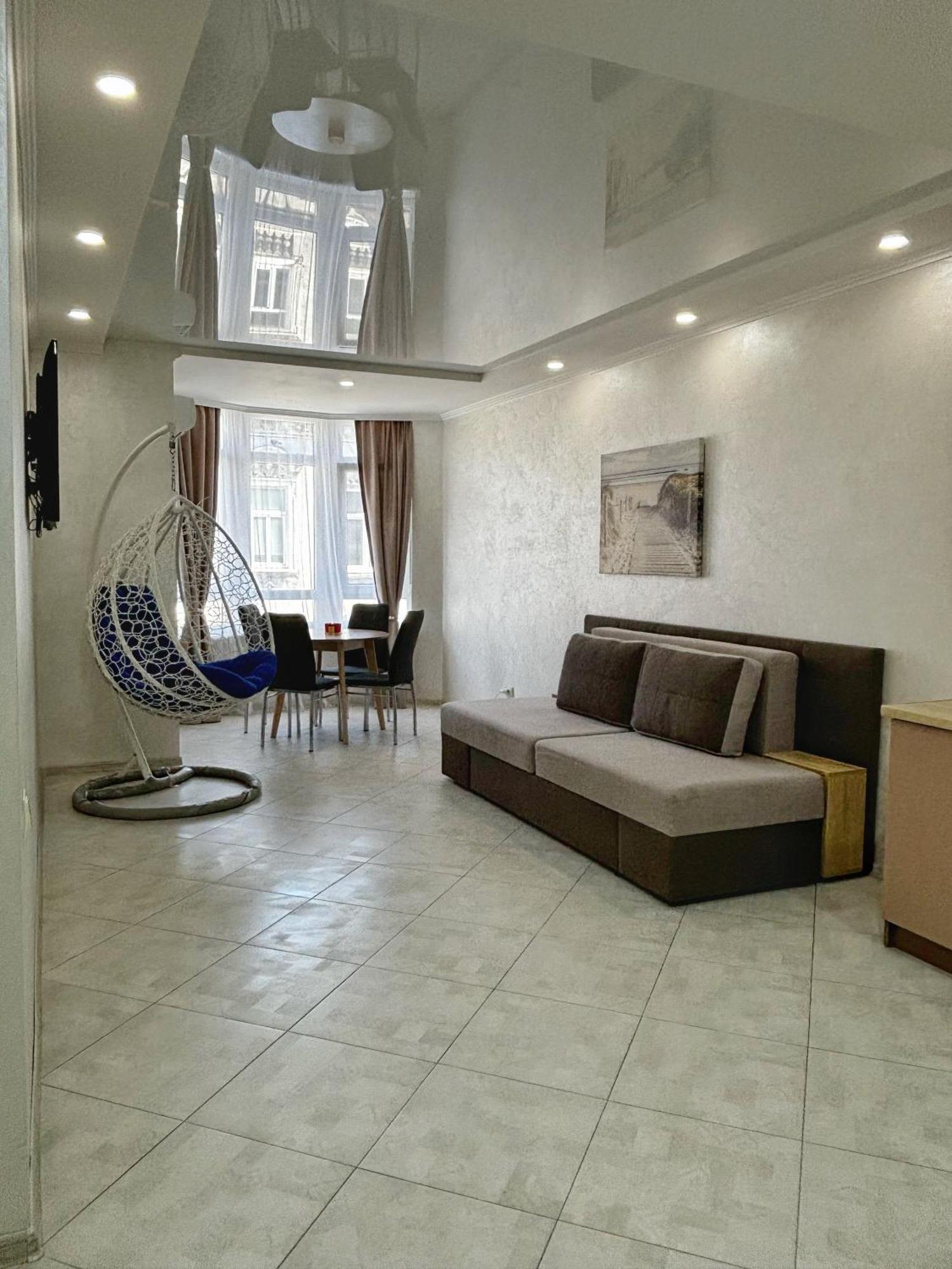 Apartment In Khmelnytsky Street Лвив Екстериор снимка