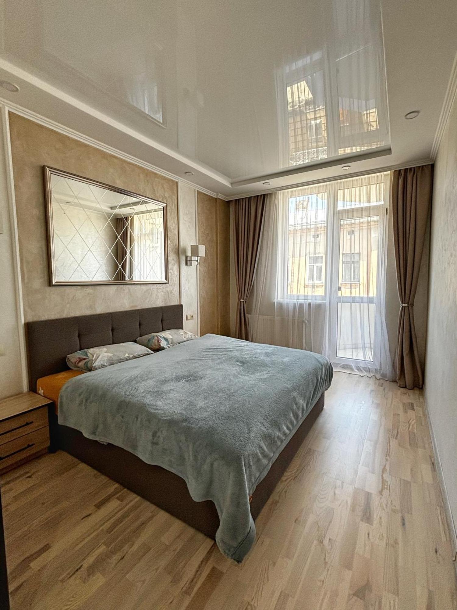 Apartment In Khmelnytsky Street Лвив Екстериор снимка