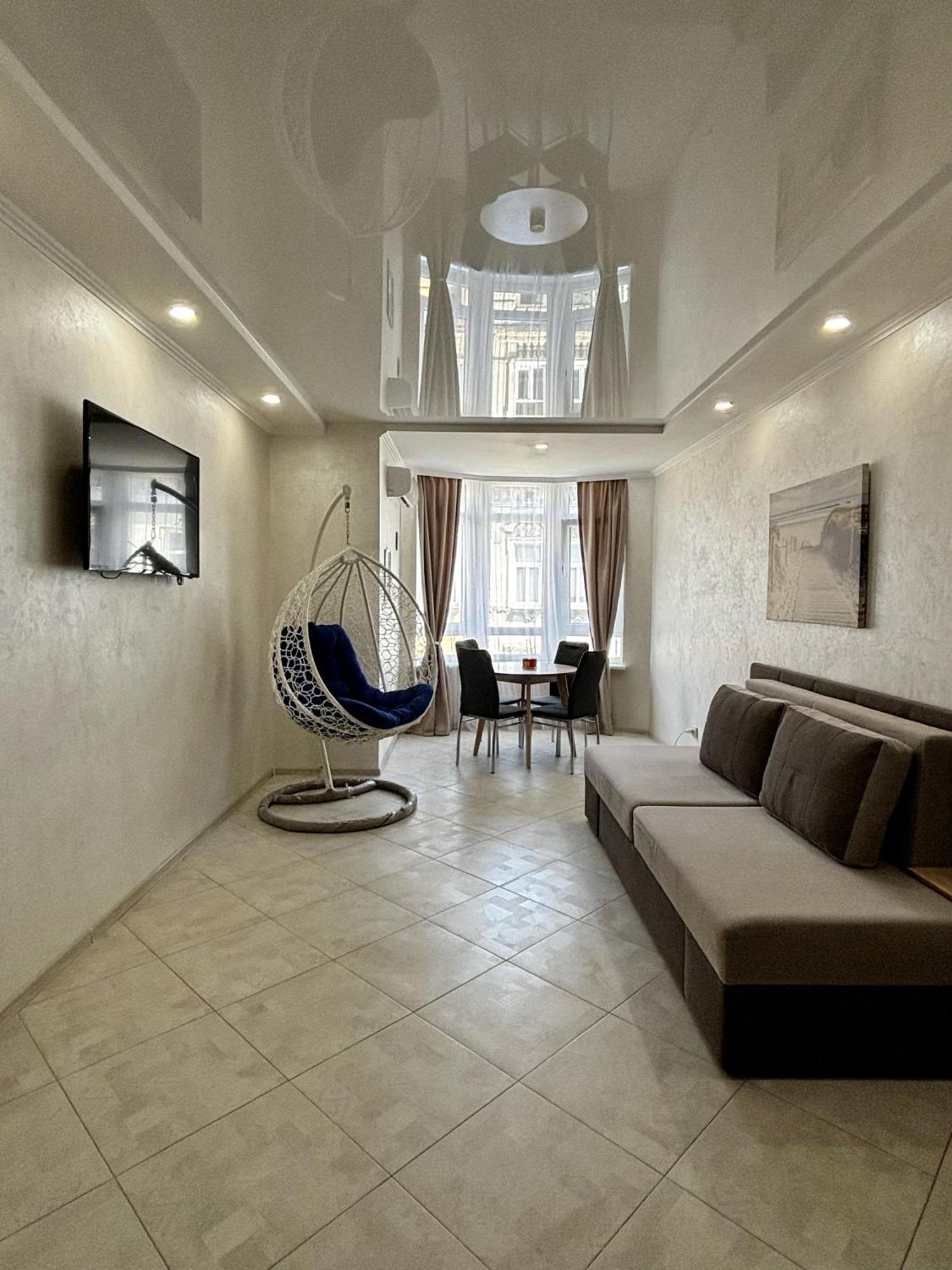 Apartment In Khmelnytsky Street Лвив Екстериор снимка